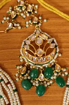 Green necklace-sets