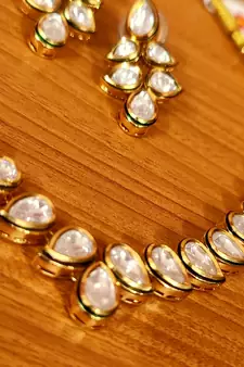 White necklace-sets