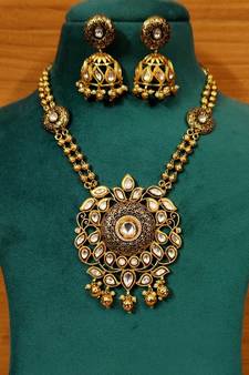 Gold necklace-sets