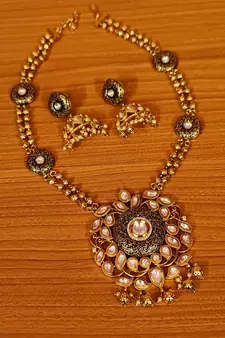 Gold necklace-sets