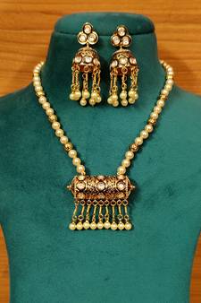 White necklace-sets