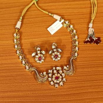Red necklace-sets 4