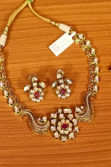 Red necklace-sets