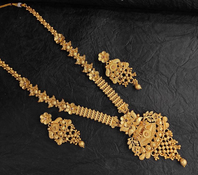 Gold Plated Necklace Set In Fancy Design