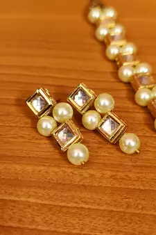 White necklace-sets