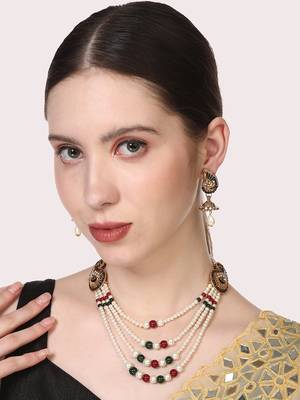 White pearl jewellery 1