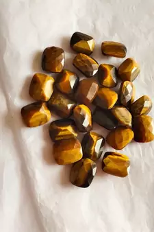 Natural Tiger Eye at Wholesale Rate 4.25 Ratti 3.86 Carat Checker Cushion Shape चिति Loose Gemstone Rashi Ratan 1 Pcs
