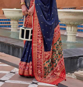 Blue Printed Silk Blend Saree With Blouse 3