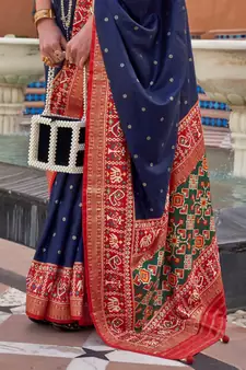 Blue Printed Silk Blend Saree With Blouse