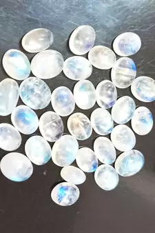 Natural Rainbow Moonstone at Wholesale Rate 3.25 Ratti 2.95 Carat Oval Shape चंद्रकांत Loose Gemstone Rashi Ratan 1 Pcs