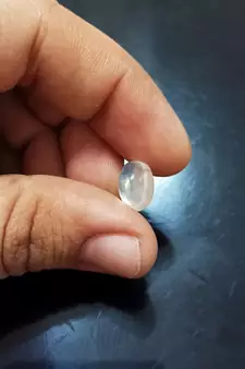 Natural Rainbow Moonstone at Wholesale Rate 5.25 Ratti 4.77 Carat Oval Shape चंद्रकांत Loose Gemstone Rashi Ratan 1 Pcs