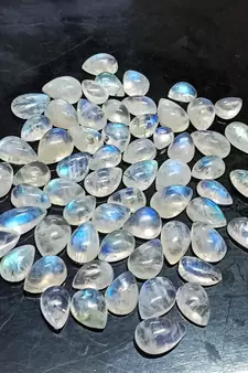 Natural Rainbow Moonstone at Wholesale Rate 3.25 Ratti 2.95 Carat Pear Shape चंद्रकांत Loose Gemstone Astrology 1 Pcs