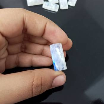 Natural Rainbow Moonstone at Wholesale Rate 6.25 Ratti 5.68 Carat Rectangle Shape चंद्रकांत Loose Gemstone Ratan 1 Pcs 4
