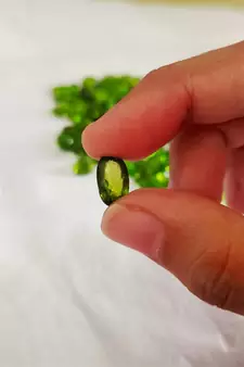 Natural Peridot at Wholesale Rate 1.25 Ratti 1.13 Carat Oval Shape मनी स्टोन Loose Gemstone Astrologers Jewellers 1 Pcs