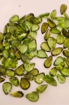 Natural Peridot at Wholesale Rate 1.25 Ratti 1.13 Carat Pear Shape मनी स्टोन Loose Gemstone For Astrology Purpose 1 Pcs