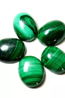 Natural Malachite at Wholesale Rate 6.25 Ratti 5.68 Carat Oval Shape दाना फ़िरंग Loose Gemstone Astrology Purpose 1 Pcs