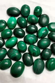 Natural Malachite at Wholesale Rate 7.25 Ratti 6.89 Carat Oval Shape दाना फ़िरंग Loose Gemstone Astrology Purpose 1 Pcs
