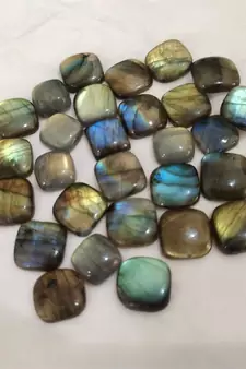 Natural Labradorite at Wholesale Rate 8.25 Ratti 7.5 Carat Cushion Shape मोरपंखी Loose Gemstone For Jewelry Making 1 Pcs