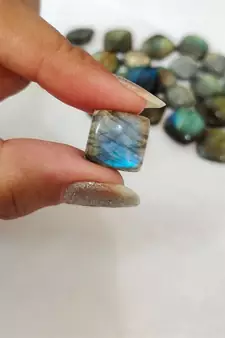 Natural Labradorite at Wholesale Rate 8.25 Ratti 7.5 Carat Cushion Shape मोरपंखी Loose Gemstone For Jewelry Making 1 Pcs