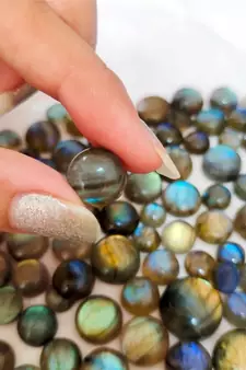 Natural Labradorite at Wholesale Rate 7.25 Ratti 6.89 Carat Round Shape मोरपंखी Loose Gemstone Astrologer Jeweller 1 Pcs