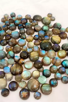 Natural Labradorite at Wholesale Rate 10.25 Ratti 9.25 Carat Round Shape मोरपंखी Loose Gemstone Astrologer Jeweller 1 Pc