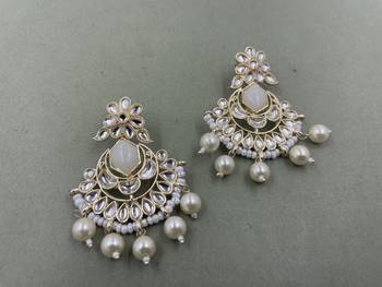 Gold Plated Floral White Kundan Pearls Studded Jhumki Earrings 3