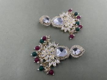 Gold Plated Classic Red Green Pearls Kundan Studded Jhumki Earrings 2