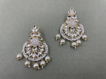 Gold Plated Stylish White Pearls Kundan Studded Jhumki Earrings 1