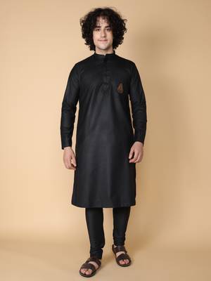 Tabard Black embroidered cotton kurta 2