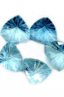 Natural Blue Topaz at Wholesale Rate Fine Quality 4.25 Ratti 3.86 Carat Trillion Shape Loose Gemstone 1 Pcs