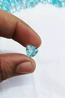 Natural Blue Topaz at Wholesale Rate Fine Quality 4.25 Ratti 3.86 Carat Trillion Shape Loose Gemstone 1 Pcs