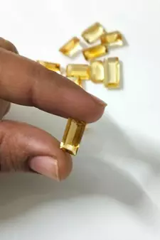 Natural Citrine at Wholesale Rate Fine Quality 10.25 Ratti 9.25 Carat Rectangle Shape Sunela Loose Gemstone 1 Pcs