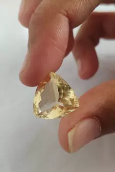 Natural Citrine at Wholesale Rate Fine Quality 2.25 Ratti 2.04 Carat Trillion Shape Sunela Loose Gemstone 1 Pcs