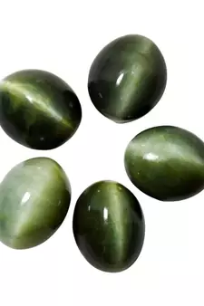 Natural Green Cats Eye at Wholesale Rate 6.25 Ratti 5.68 Carat Oval Shape Lehsuniya Loose Gemstone 1 Pcs