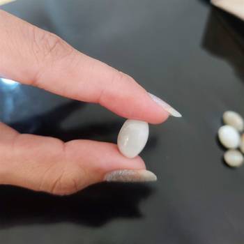 Natural White Cats Eye at Wholesale Rate 4.25 Ratti 3.86 Carat Oval Shape Lehsuniya Loose Gemstone 1 Pcs 4