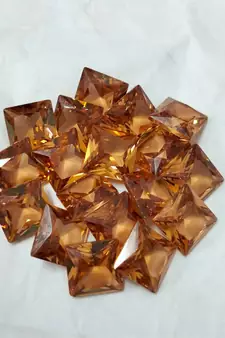 Brown Cubic Zircon at Wholesale Rate Fine Quality 4.25 Ratti 3.86 Carat Square Shape Jarkan Loose Gemstone 1 Pcs