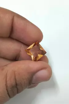 Brown Cubic Zircon at Wholesale Rate Fine Quality 5.25 Ratti 4.77 Carat Square Shape Jarkan Loose Gemstone 1 Pcs