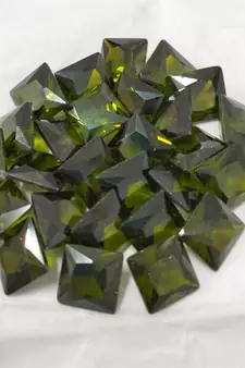 Green Cubic Zircon at Wholesale Rate Fine Quality 6.25 Ratti 5.68 Carat Square Shape Jarkan Loose Gemstone 1 Pcs