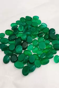 Natural Green Onyx at Wholesale Rate 8.25 Ratti 7.5 Carat Oval Shape Haqiq Loose Gemstone for Jewelry Making 1 Pcs