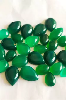 Natural Green Onyx at Wholesale Rate 4.25 Ratti 3.86 Carat Pear Shape Haqiq Loose Gemstone for Jewelry Making 1 Pcs