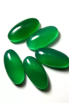 Natural Green Onyx at Wholesale Rate 8.25 Ratti 7.5 Carat Oval Shape Haqiq Loose Gemstone for Jewelry Making 1 Pcs