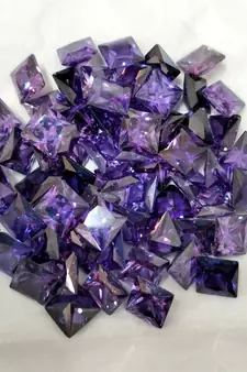 Purple Cubic Zircon at Wholesale Rate Fine Quality 4.25 Ratti 3.86 Carat Square Shape Jarkan Loose Gemstone 1 Pcs