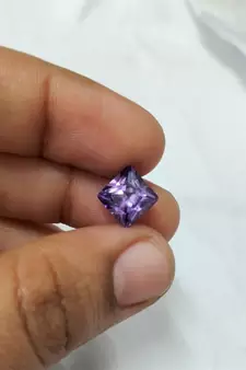 Purple Cubic Zircon at Wholesale Rate Fine Quality 4.25 Ratti 3.86 Carat Square Shape Jarkan Loose Gemstone 1 Pcs