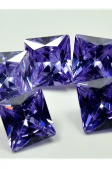 Purple Cubic Zircon at Wholesale Rate Fine Quality 4.25 Ratti 3.86 Carat Square Shape Jarkan Loose Gemstone 1 Pcs