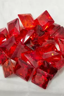 Red Cubic Zircon at Wholesale Rate Fine Quality 4.25 Ratti 3.86 Carat Square Shape Jarkan Loose Gemstone 1 Pcs