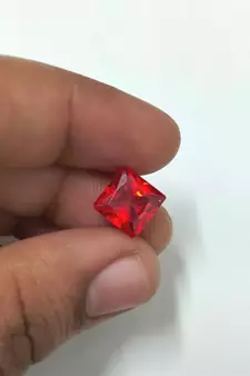 Red Cubic Zircon at Wholesale Rate Fine Quality 4.25 Ratti 3.86 Carat Square Shape Jarkan Loose Gemstone 1 Pcs