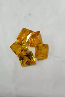 Yellow Cubic Zircon at Wholesale Rate Fine Quality 5.25 Ratti 4.77 Carat Square Shape Jarkan Loose Gemstone 1 Pcs