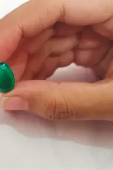 Natural Green Onyx at Wholesale Rate 8.25 Ratti 7.5 Carat Oval Shape Haqiq Loose Gemstone for Jewelry Making 1 Pcs