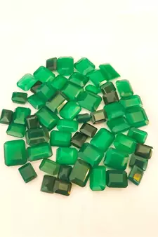 Natural Green Onyx at Wholesale Rate 8.25 Ratti 7.5 Carat Rectangle Shape Haqiq Loose Gemstone for Jewelry Making 1 Pcs