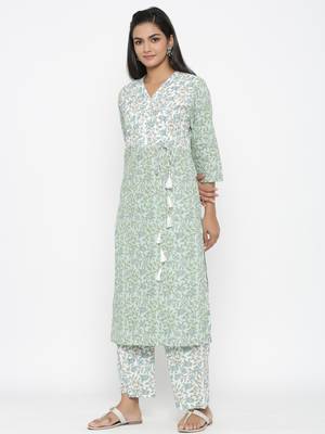 Womens Floral Printed Straight Jaipuri Cotton Kurta Palazzo Set With Tassel 2